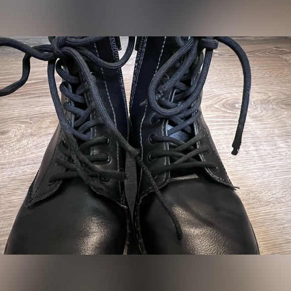 Dr. Martens Kids' Zavala Combat Lace Up Boot Little Kid Size 2 - Picture 8 of 9